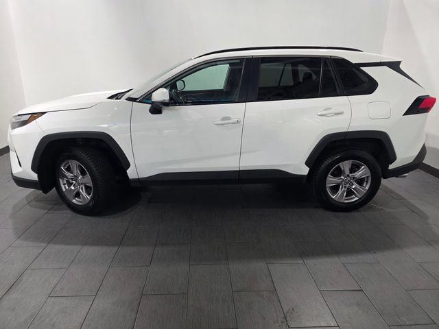 Used 2025 Toyota RAV4 XLE AWD/4WD image 2