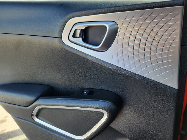 Used 2025 Kia Soul LX FWD image 21