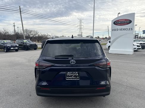 Certified 2024 Toyota Sienna XLE image 4