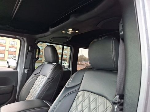 Used 2021 Jeep Wrangler Unlimited Sahara w/ LED Lighting Group AWD/4WD image 13