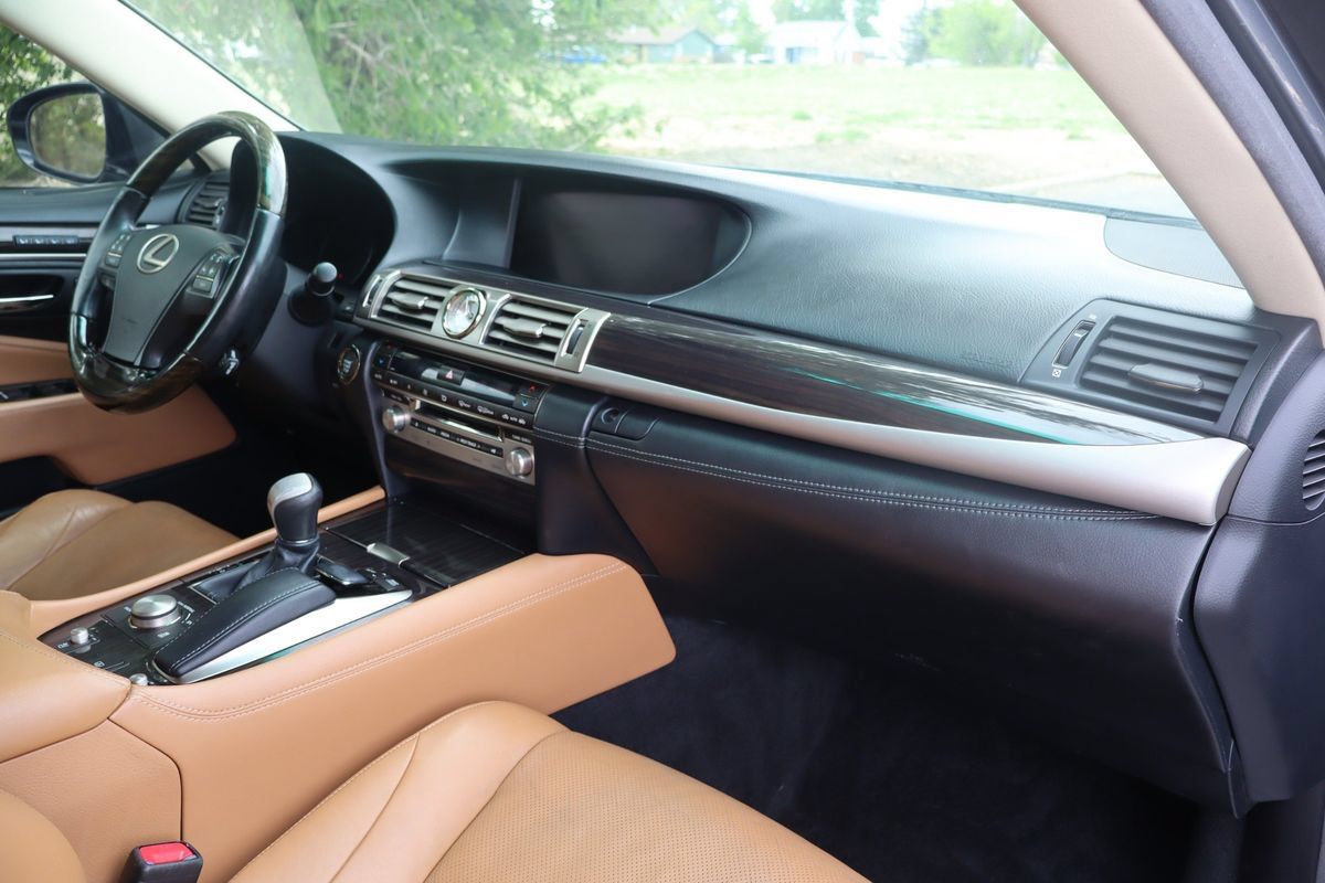 Used 2014 Lexus LS 460 AWD w/ Comfort Package image 17
