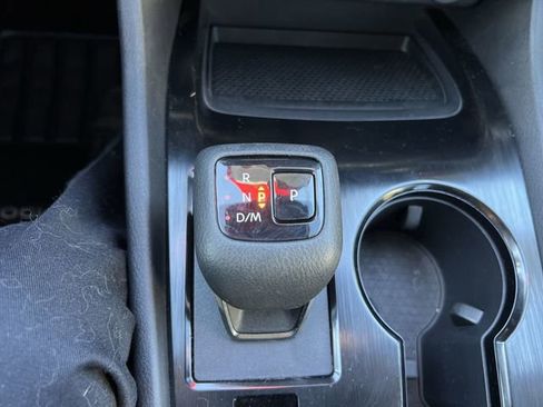 Used 2022 Nissan Rogue SV image 26