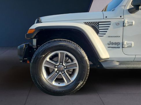 Used 2018 Jeep Wrangler Unlimited Sahara AWD/4WD image 9