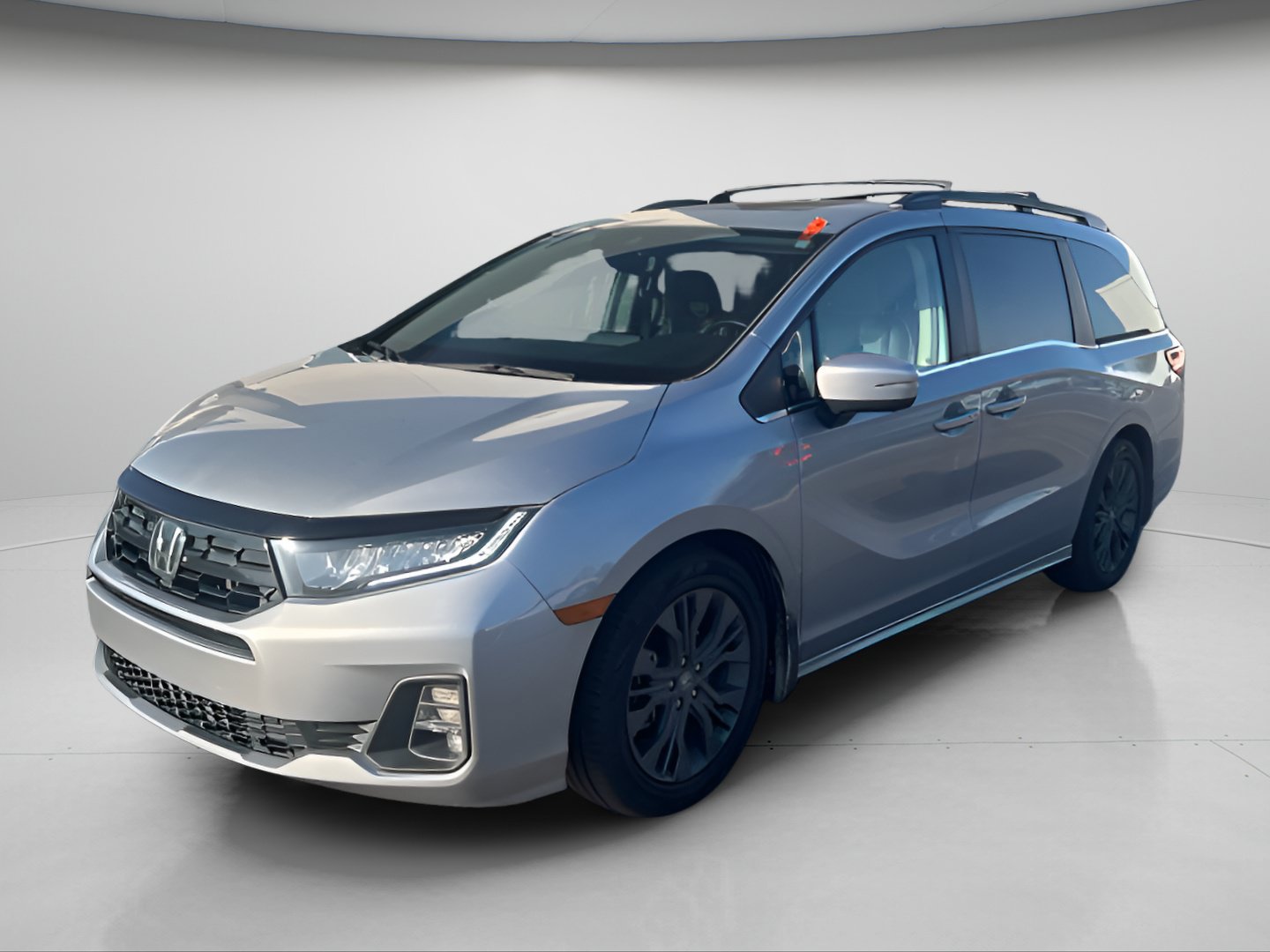 Used 2025 Honda Odyssey Touring image 3