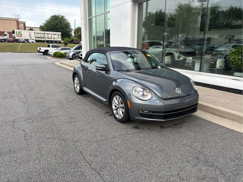 Used 2013 Volkswagen Beetle TDI FWD image 8