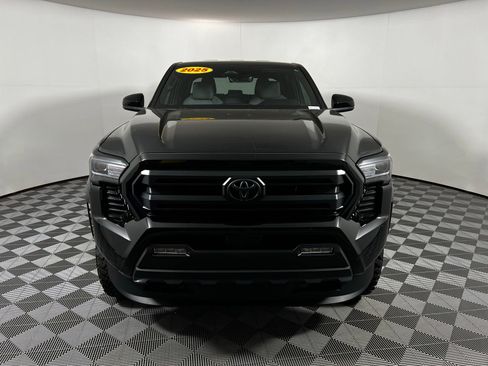 Used 2025 Toyota Tacoma SR5 AWD/4WD image 2