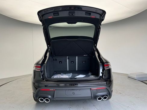 Certified 2025 Porsche Macan AWD/4WD image 20