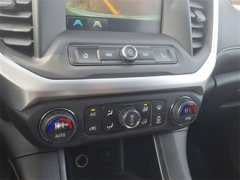 Used 2019 GMC Acadia SLE image 17