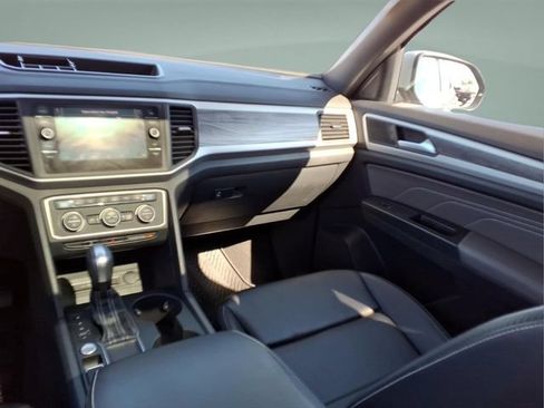 Used 2021 Volkswagen Atlas Cross Sport SE w/ Panoramic Sunroof Package FWD image 19