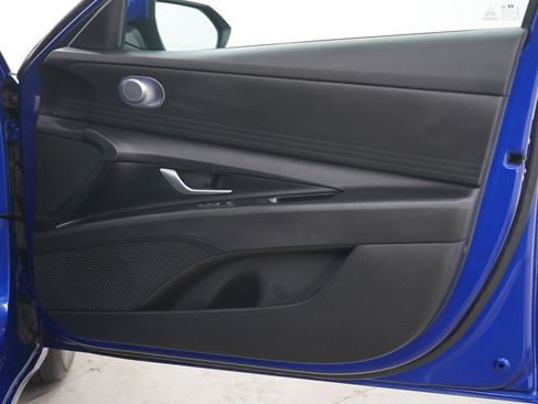 Used 2023 Hyundai Elantra SEL image 9