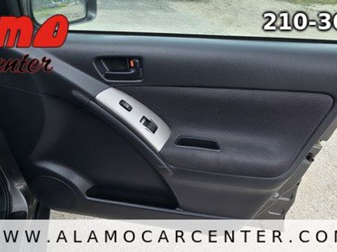 Used 2005 Pontiac Vibe w/ Power Group Value Package image 17