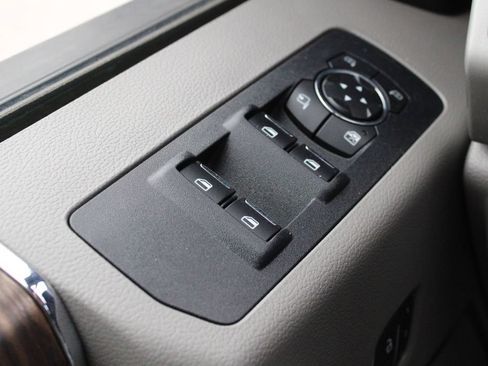 Used 2019 Ford F150 Lariat w/ Equipment Group 502A Luxury AWD/4WD image 7
