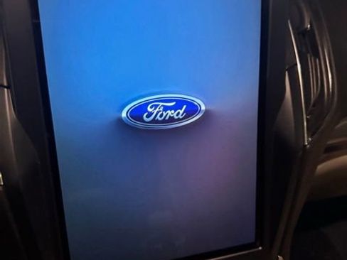 Used 2023 Ford Edge Titanium w/ Class II Trailer Tow Package image 9