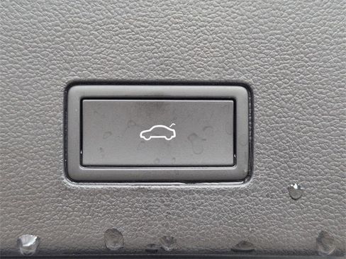 Used 2024 Volkswagen Atlas Cross Sport SE image 29