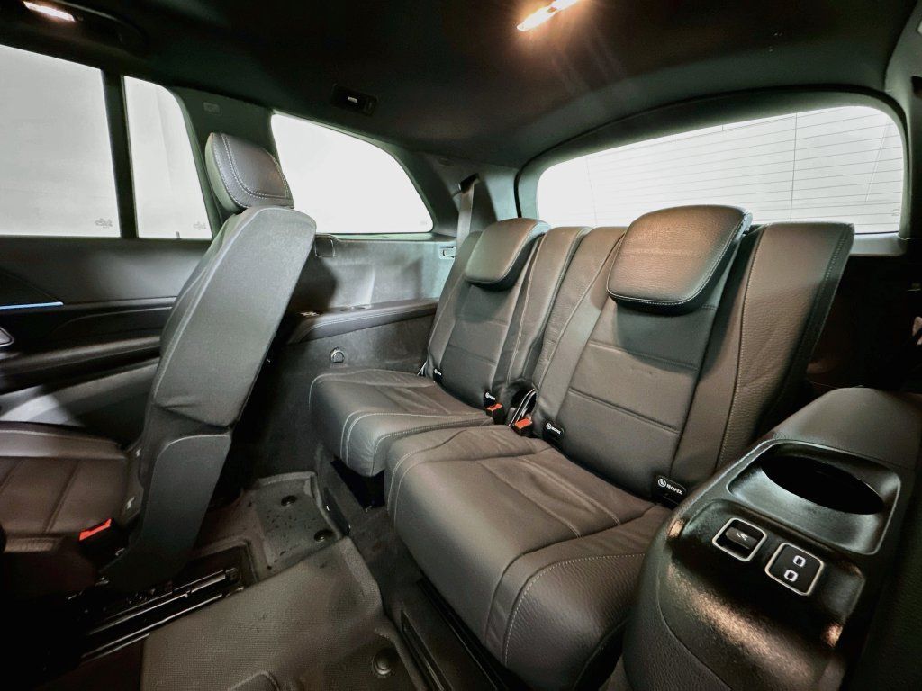 Used 2025 Mercedes-Benz GLS 580 4MATIC image 28