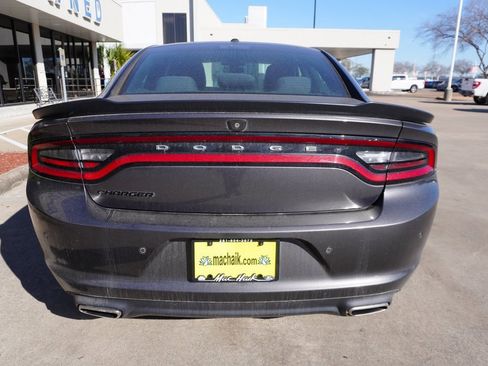 Used 2019 Dodge Charger SXT w/ Blacktop Package image 5