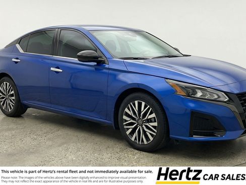 Used 2025 Nissan Altima 2.5 SV FWD image 1