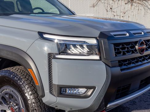 Used 2025 Nissan Frontier PRO-4X image 27