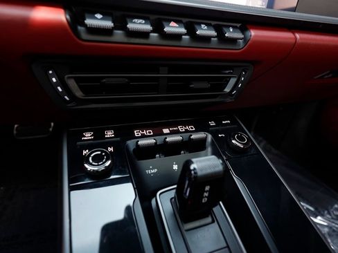 Used 2020 Porsche 911 Carrera RWD image 31