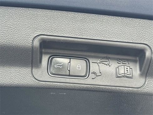 Used 2020 Ford Explorer XLT w/ Equipment Group 202A image 18