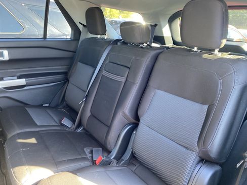 Used 2022 Ford Explorer XLT image 23