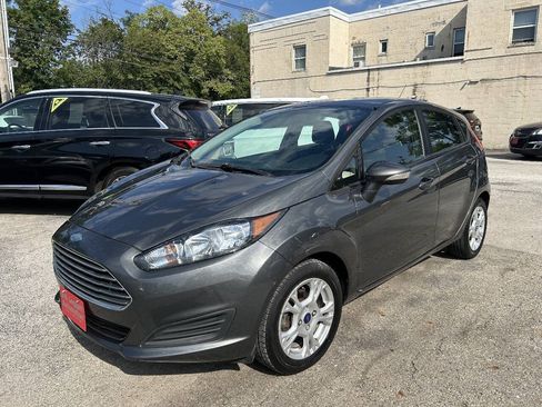 Used 2016 Ford Fiesta SE FWD image 2