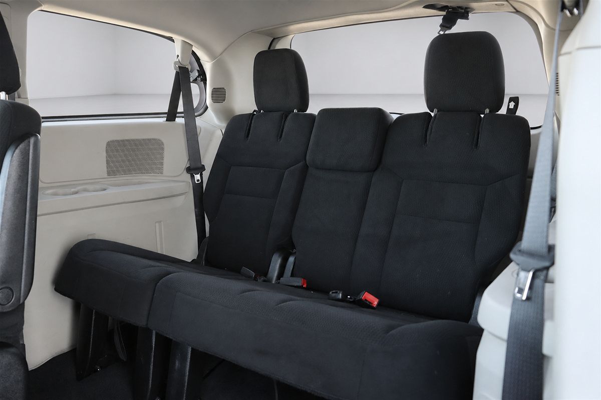 Used 2015 Dodge Grand Caravan SE w/ Quick Order Package 29E SE FWD image 18