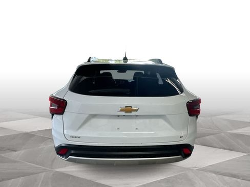 Used 2025 Chevrolet Trax LT w/ LT Convenience Package FWD image 7