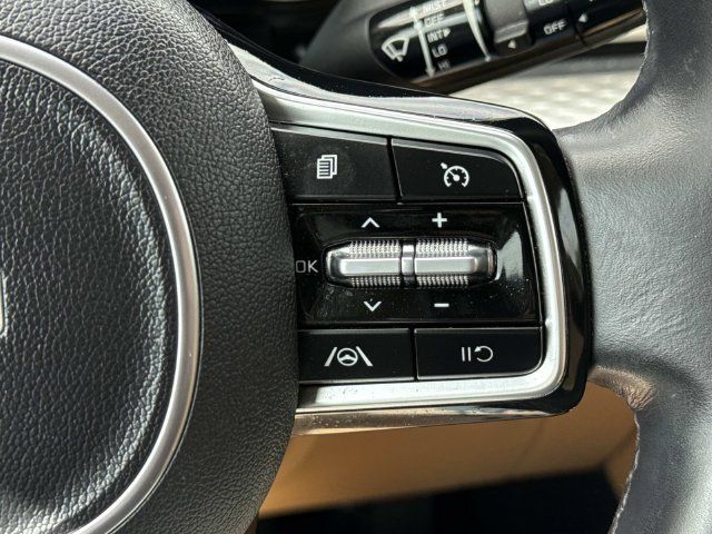 Used 2023 Kia Carnival LX FWD image 23