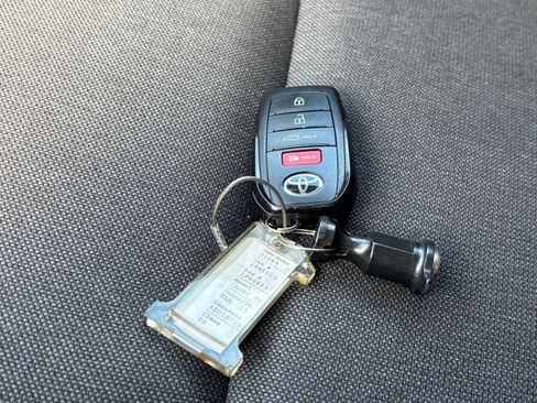 Used 2025 Toyota Camry LE image 22