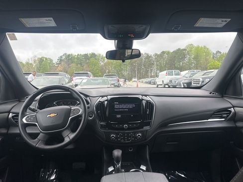 Used 2023 Chevrolet Traverse LT image 13