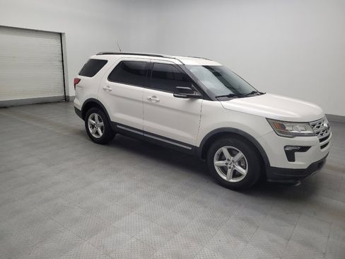 Used 2018 Ford Explorer XLT w/ Equipment Group 202A image 11