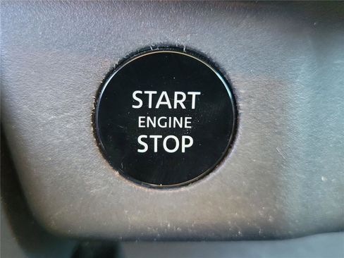 Used 2024 Nissan Rogue S FWD image 28