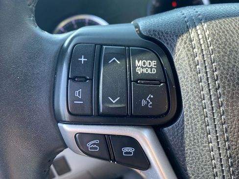 Used 2016 Toyota Highlander Plus AWD/4WD image 28