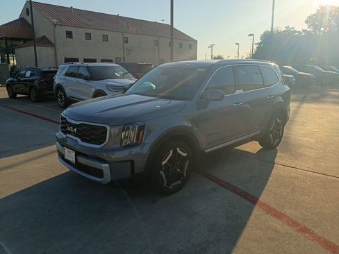 Used 2025 Kia Telluride S FWD image 1