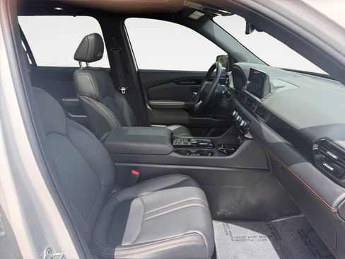 Used 2023 Honda Pilot TrailSport image 14