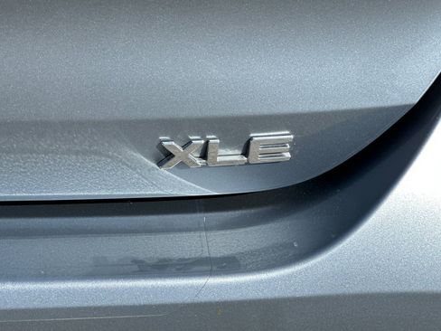 Used 2021 Toyota Highlander XLE FWD image 28