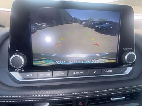 Used 2023 Nissan Rogue SV image 11