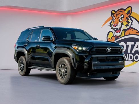 Used 2025 Toyota 4Runner SR5 AWD/4WD image 3