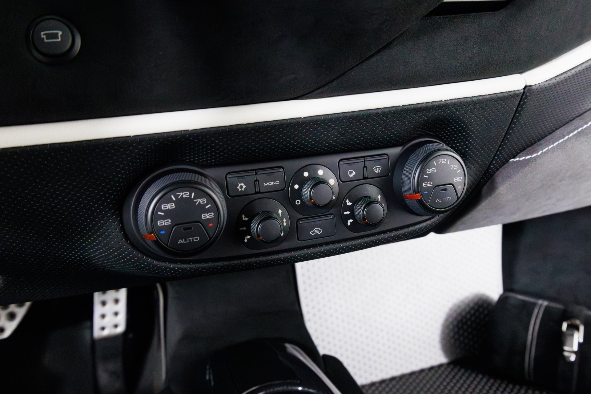 Used 2020 Ferrari 488 Pista Coupe RWD image 23