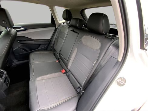 Used 2024 Volkswagen Taos SE FWD image 20