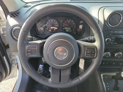 Used 2012 Jeep Patriot Latitude w/ Altitude Pkg image 26