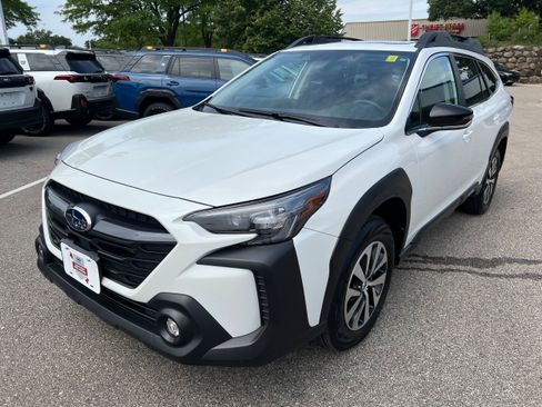 Certified 2025 Subaru Outback Premium AWD/4WD image 3