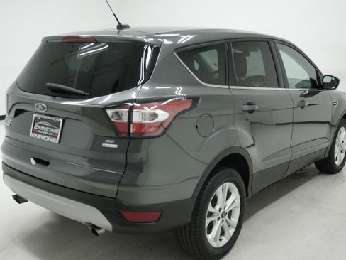 Used 2017 Ford Escape SE FWD image 4
