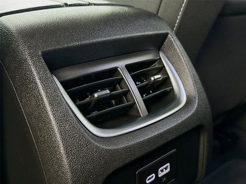 Used 2023 Chevrolet Blazer LT image 23