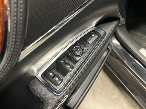 Used 2019 Lincoln Continental Select w/ Continental Climate Package image 11