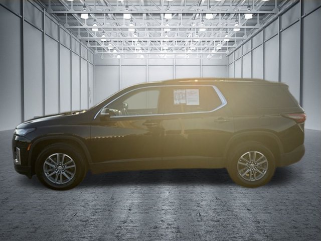 Used 2023 Chevrolet Traverse LT FWD image 2