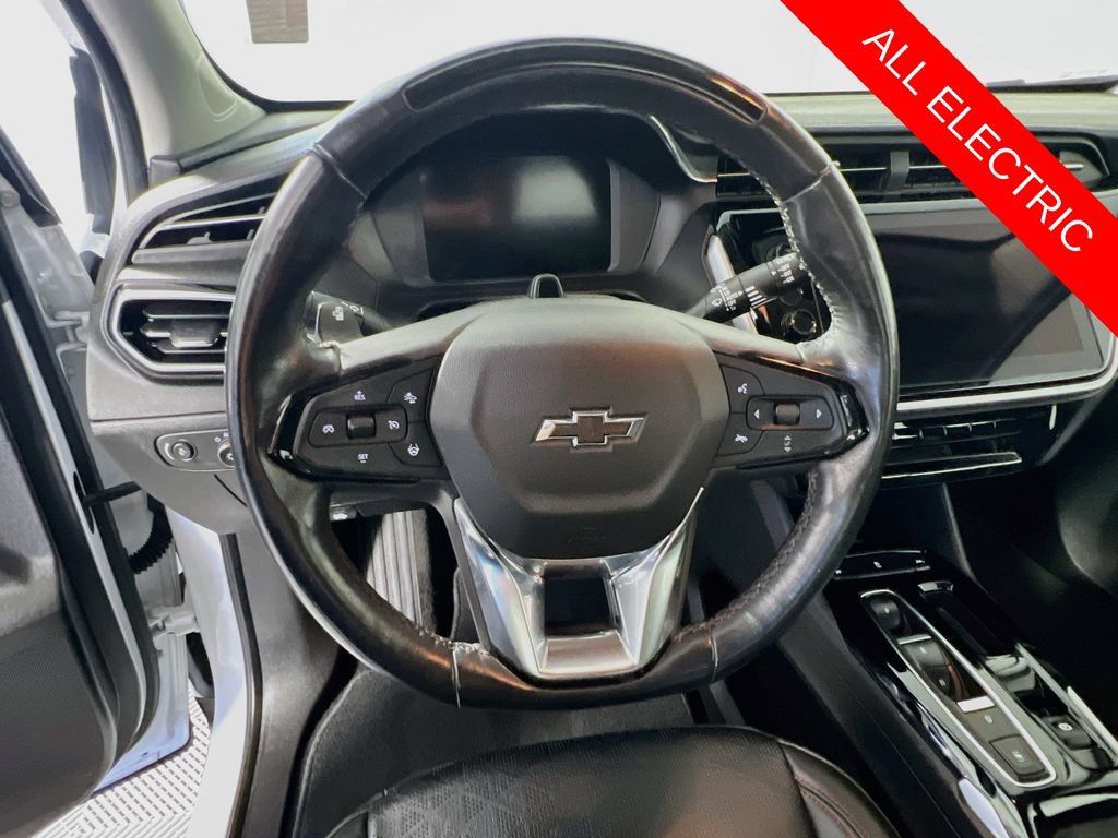 Used 2023 Chevrolet Bolt EUV Premier w/ Sun & Sound Package FWD image 11