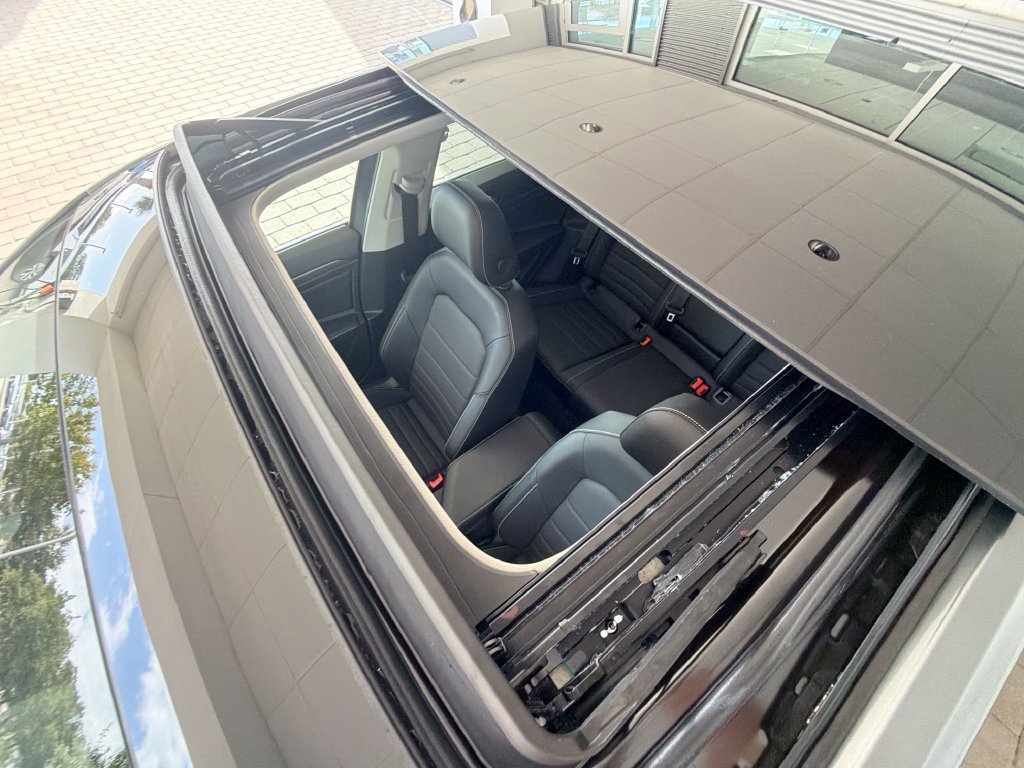 Certified 2024 Volkswagen Jetta SE FWD image 31