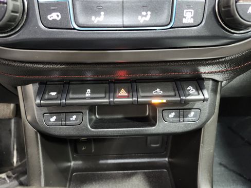 Used 2018 GMC Canyon All Terrain w/ All Terrain X Package AWD/4WD image 34